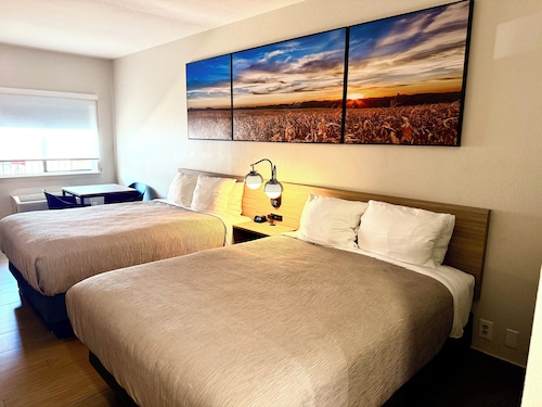 Quality Inn & Suites Victoria South
