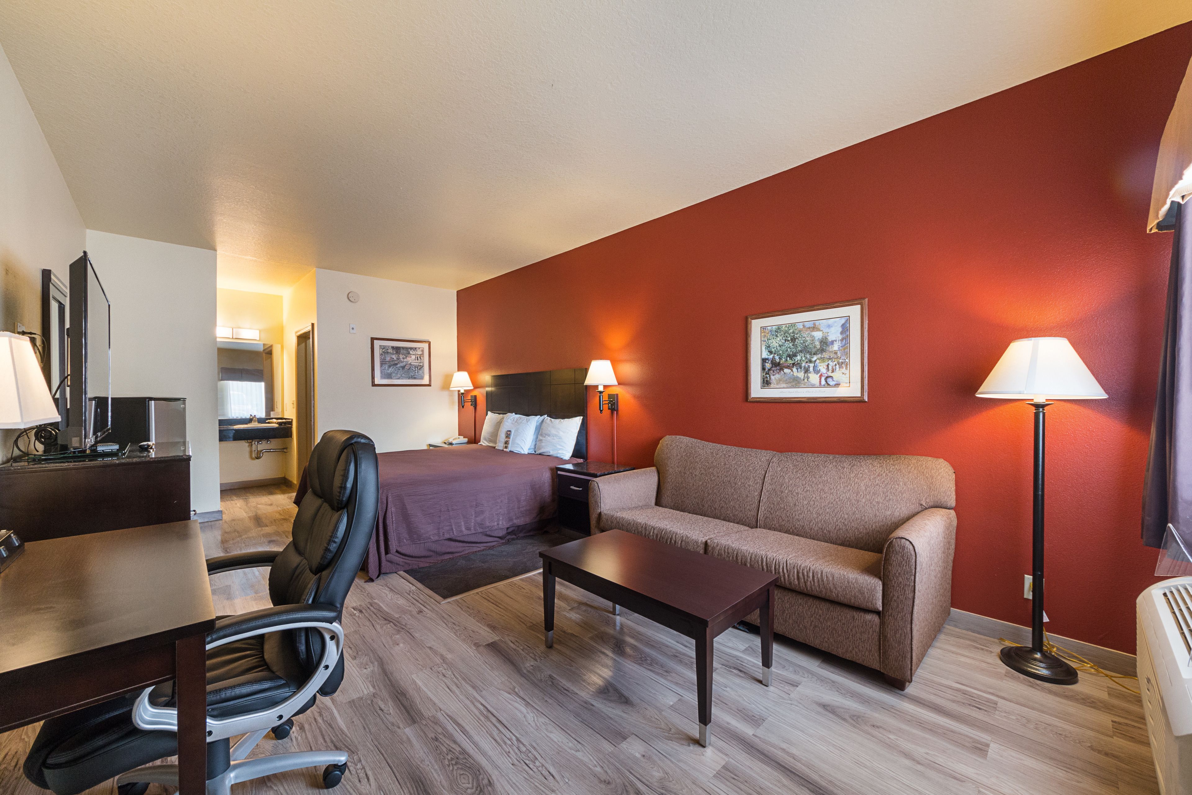 客房内保险箱、办公桌、熨斗/熨衣板、免费高速有线上网