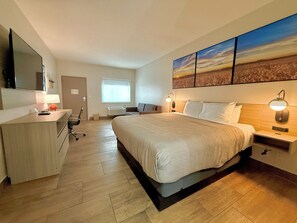 Suite, 1 King Bed, Non Smoking | In-room safe, desk, iron/ironing board, free wired internet - Quality Inn & Suites Victoria South (Victoria)