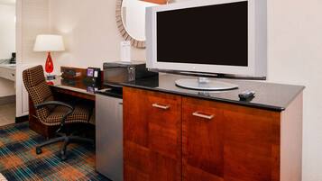 Skrivebord, strykejern/-brett og wi-fi (inkludert)