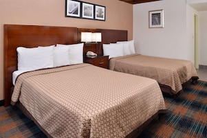 Escritorio, tabla de planchar con plancha y wifi gratis 