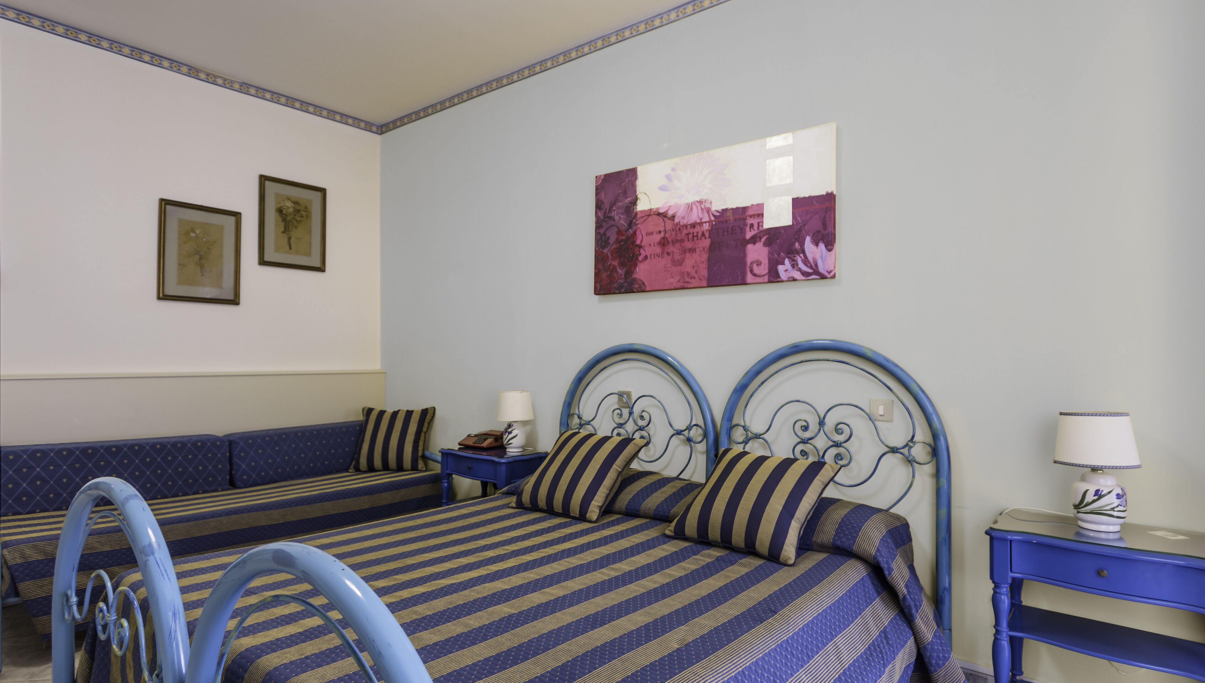 family room (2 adults + 1 child) | 1 bedroom, minibar, in-room safe, desk