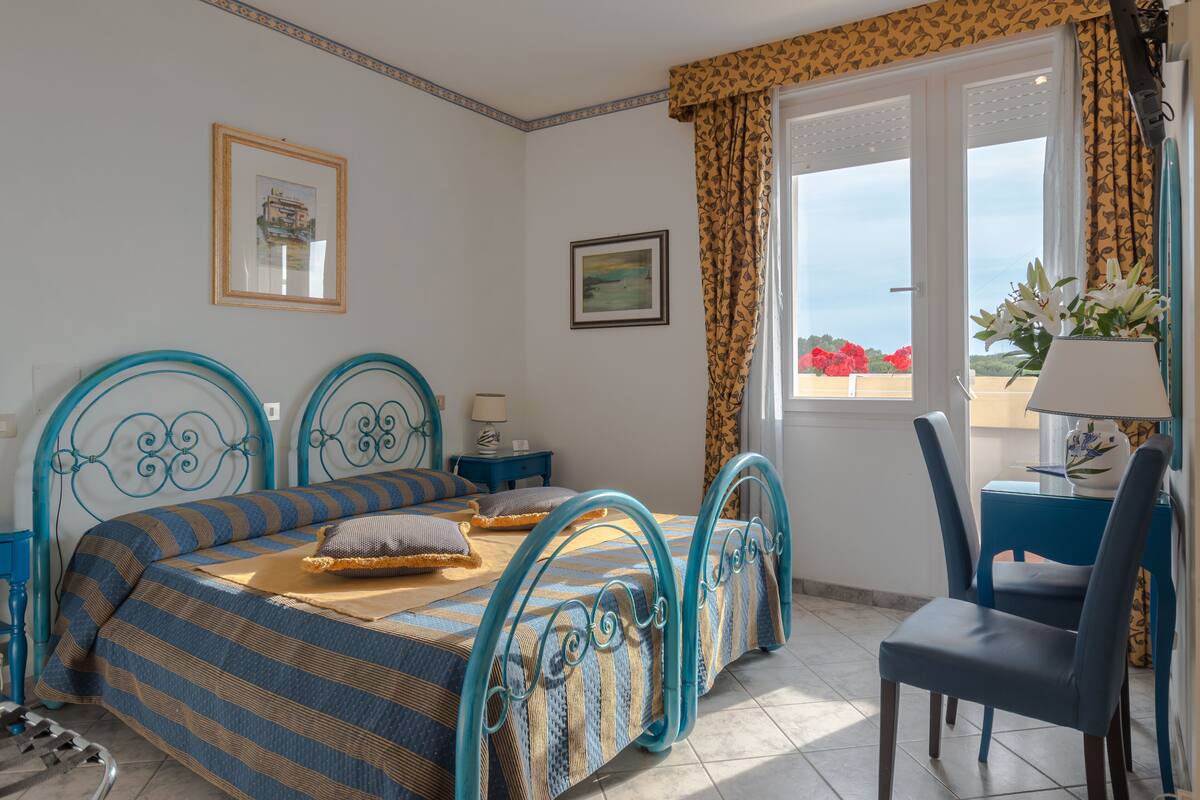 1 bedroom, minibar, in-room safe, desk