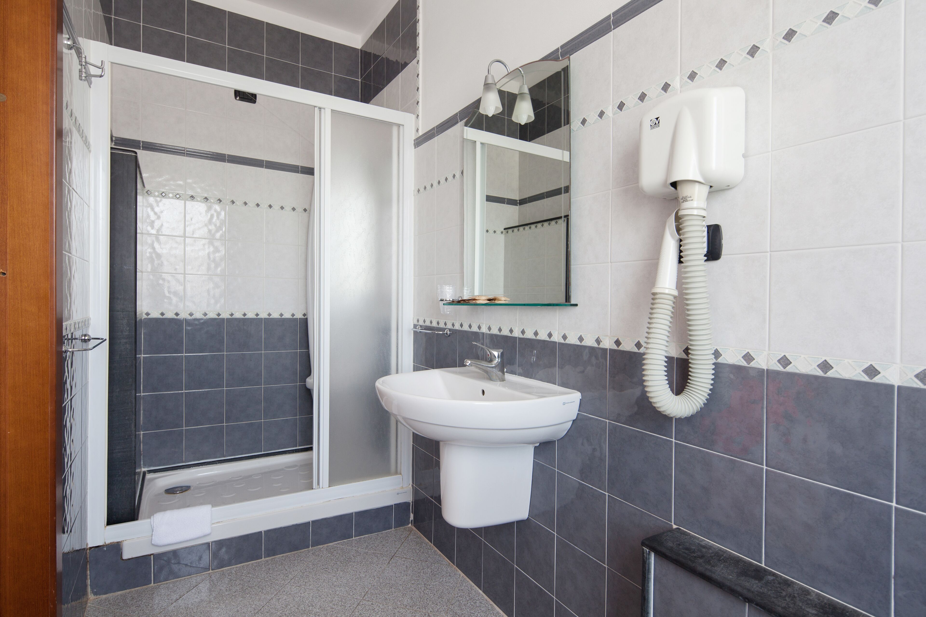 standard triple room | bathroom | shower, hair dryer, slippers, towels