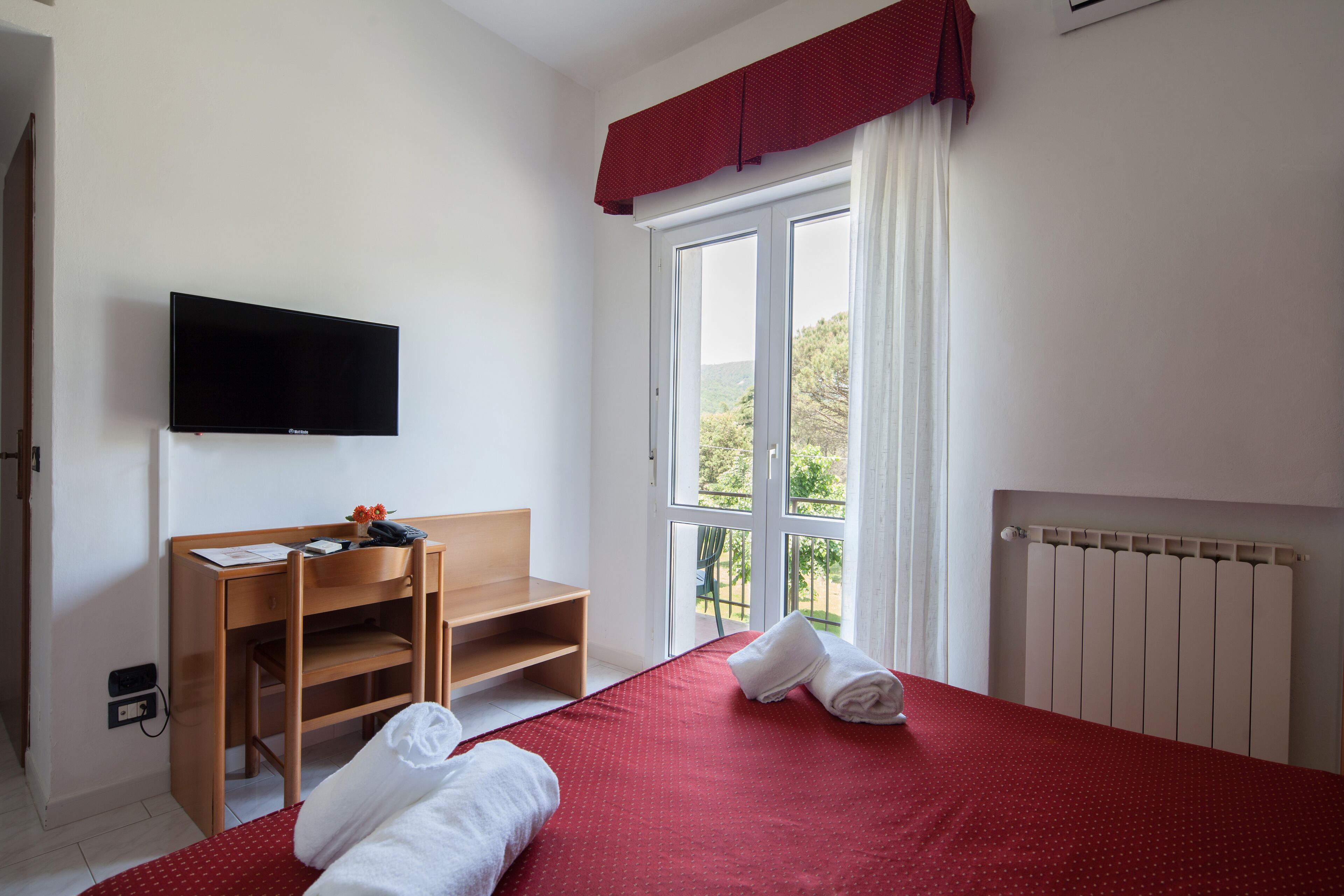 economy double room, 1 double bed | 1 bedroom, in-room safe, desk, blackout curtains