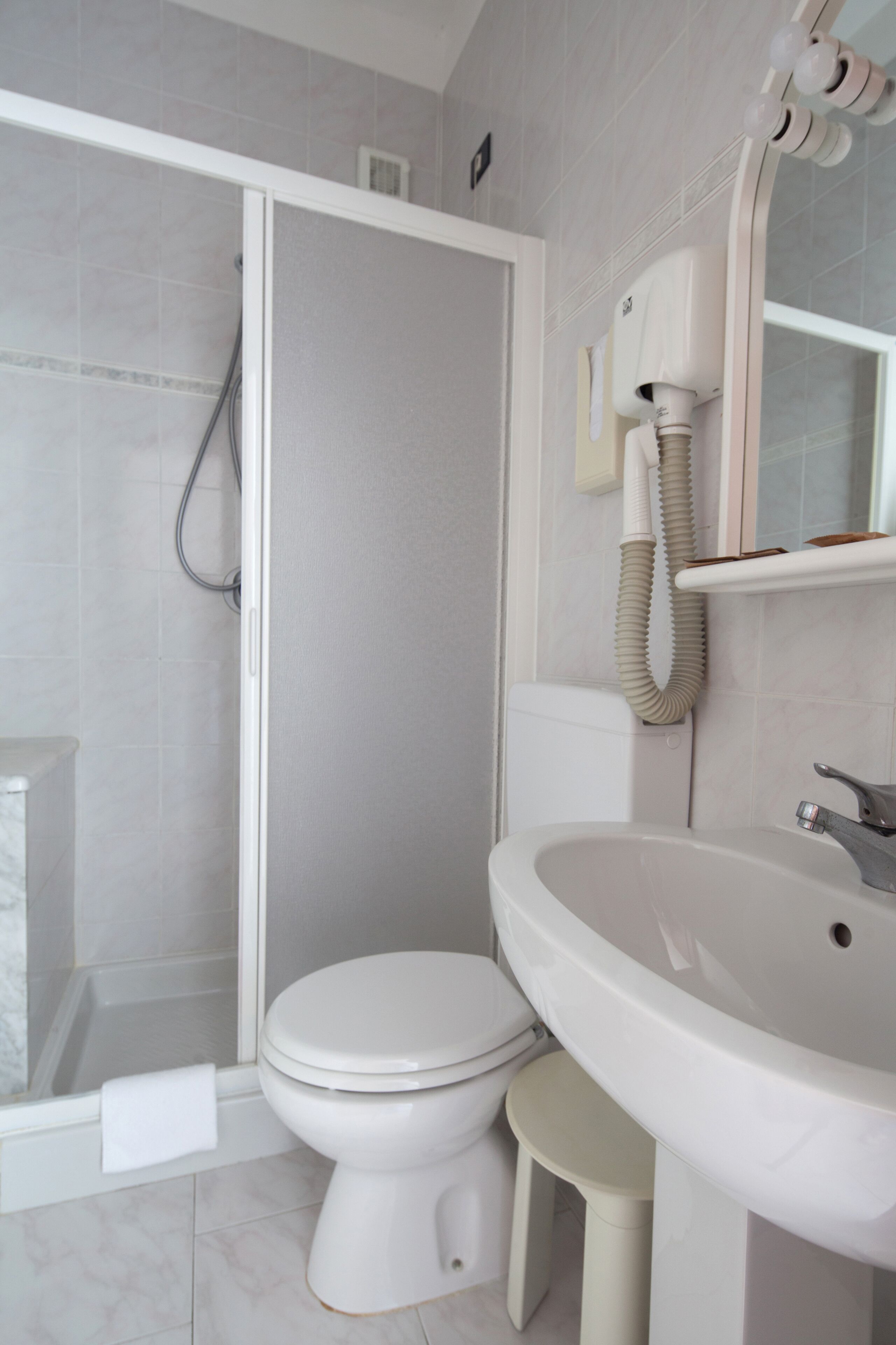 economy double room, 1 double bed | bathroom | shower, hair dryer, slippers, towels