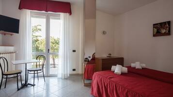 Tripla Standard | Una cassaforte in camera, una scrivania, tende oscuranti, Wi-Fi gratuito