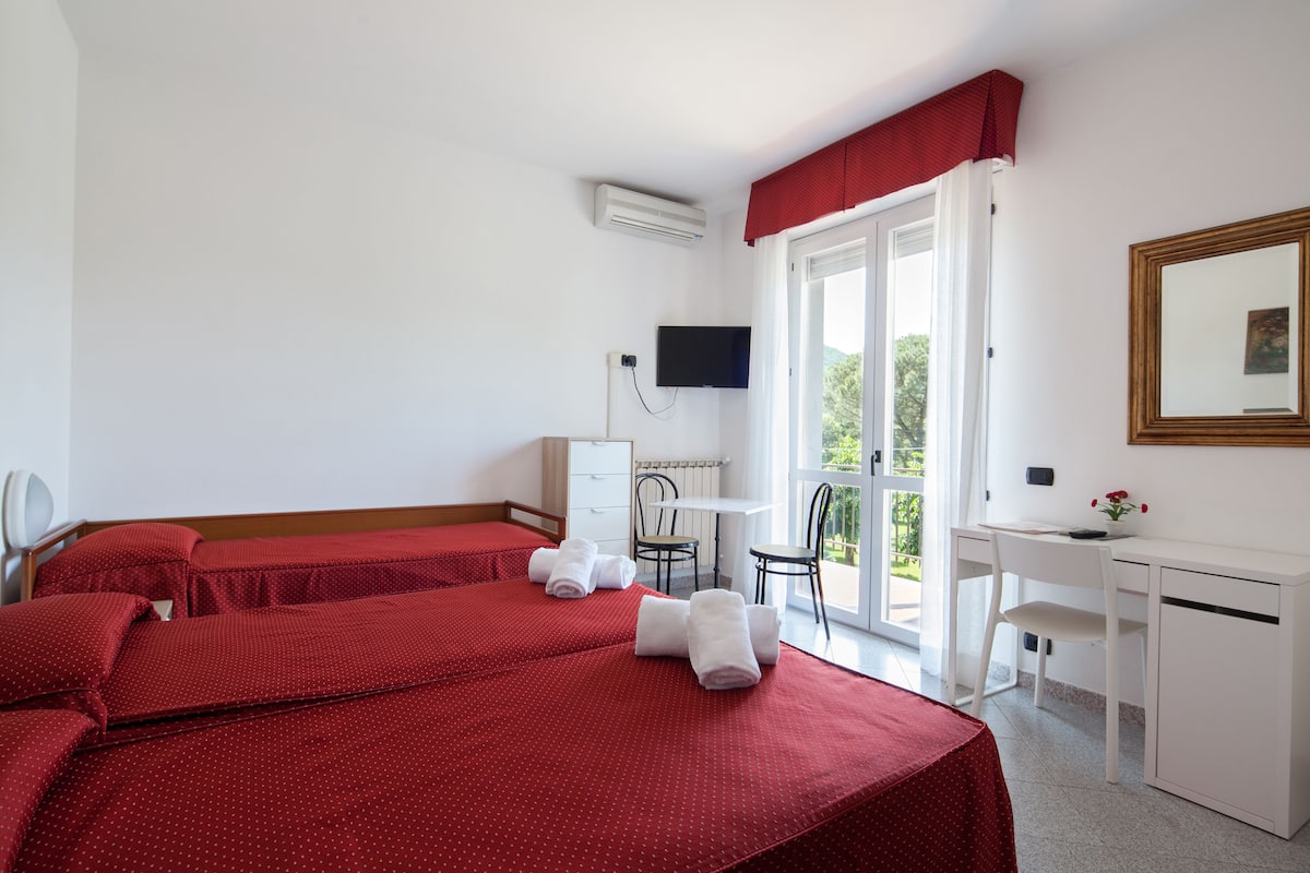 Habitación triple estándar | Vista al jardín