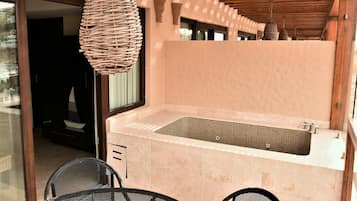 Suite superior, vista al mar | Terraza o patio