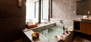 Family Quadruple Room | Bathroom | Combined shower/bathtub, spring water bathtub, free toiletries - The Loft Seaside Suites (New Taipei City)