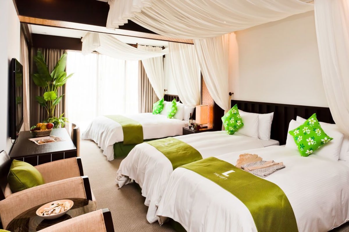 Minibar, in-room safe, desk, blackout curtains