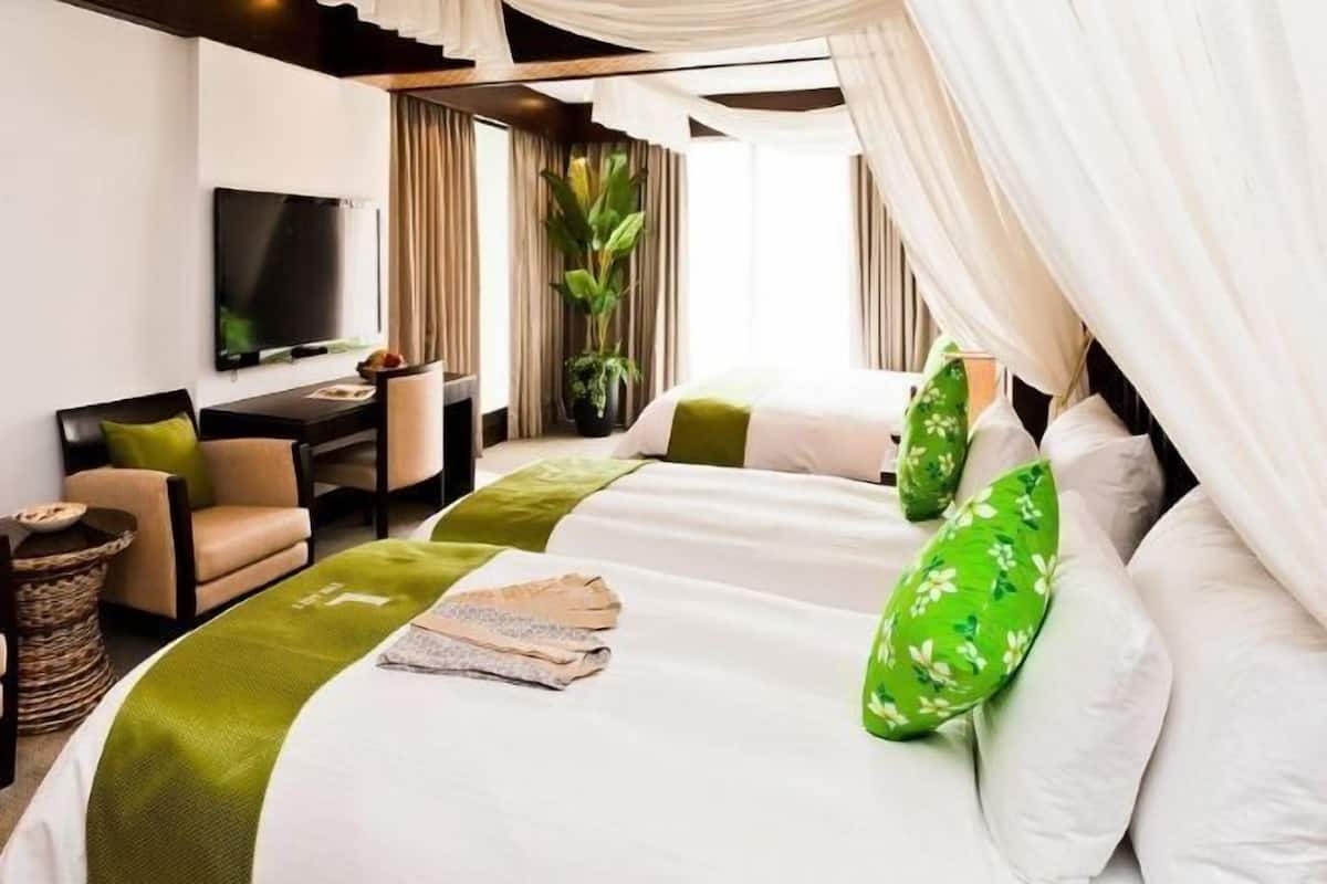 Minibar, in-room safe, desk, blackout drapes