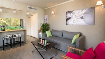 Superior suite | 1 slaapkamer, een minibar, een kluis op de kamer, een bureau