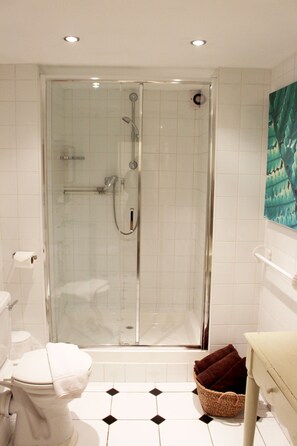 Minibar, free WiFi, bed sheets, alarm clocks - Hudsons (Brighton)