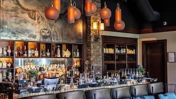 3 restaurants; breakfast, lunch, and dinner served
