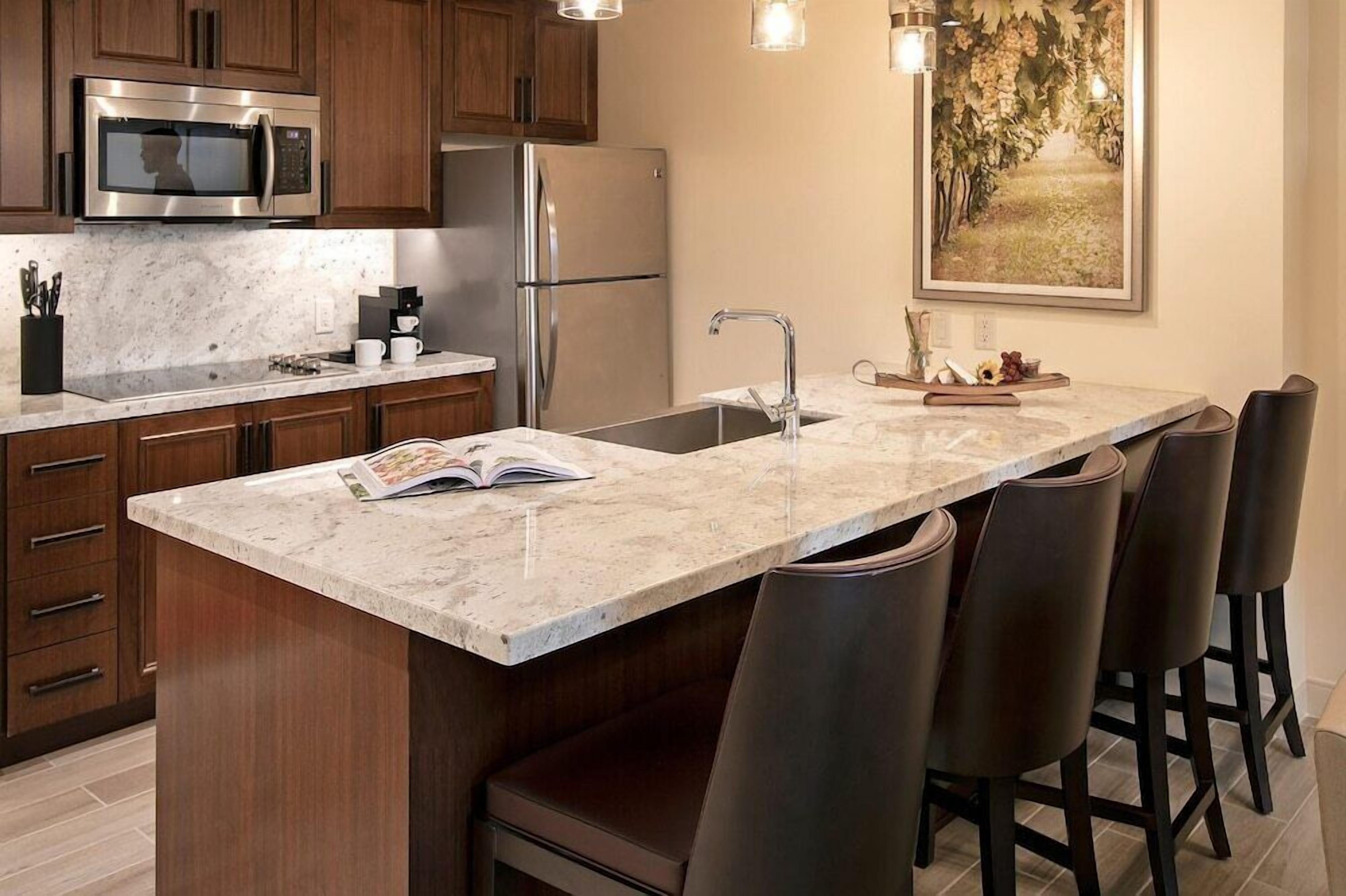 Private kitchen | Fridge, coffee/tea maker