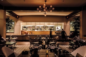3 restaurants, breakfast, lunch, dinner served; Italian cuisine