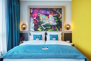 Hypo-allergenic bedding, in-room safe, desk, blackout curtains - Holiday Inn - the niu, Fusion Hamburg St. Georg by IHG (Hamburg)