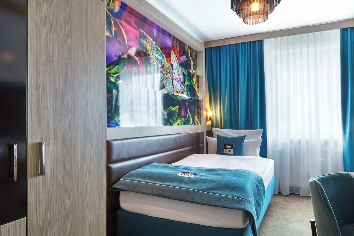 Quarto standard, 1 cama de solteiro | Roupas de cama antialérgicas, cofres nos quartos, escrivaninha