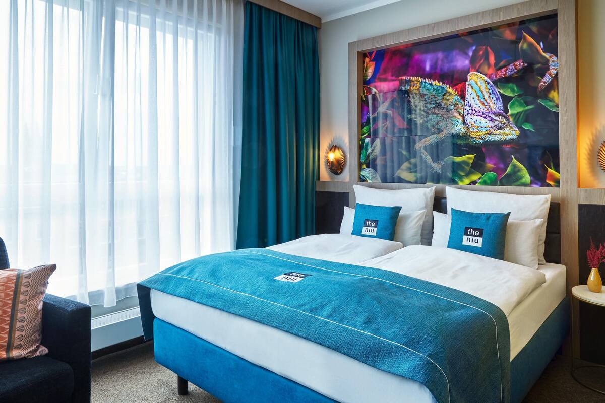 Hypo-allergenic bedding available, in-room safe, desk, blackout drapes