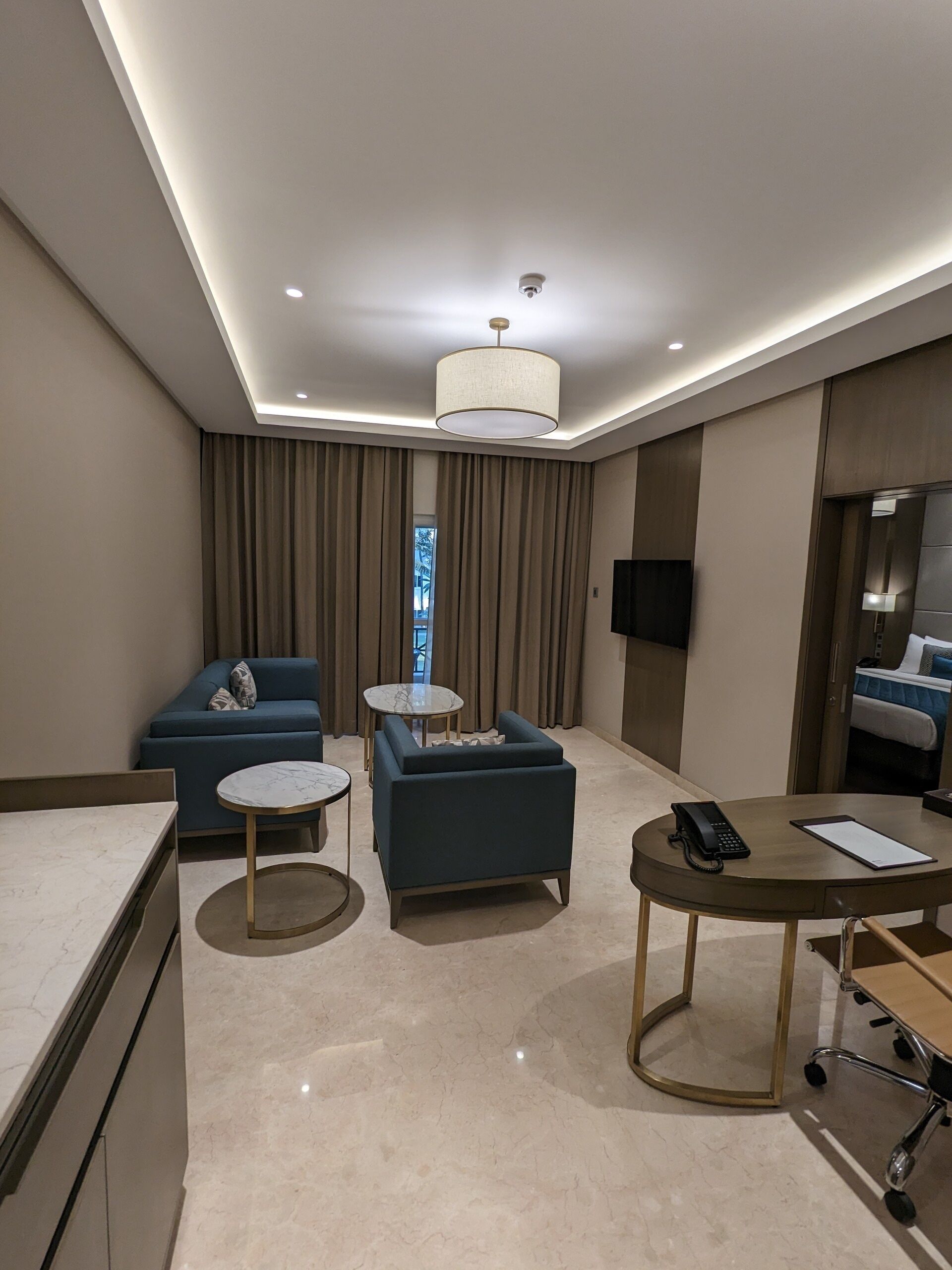 suite | living area | 42-inch led tv with cable channels