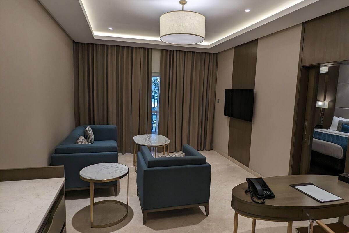 suite | living area | 42-inch led tv with cable channels