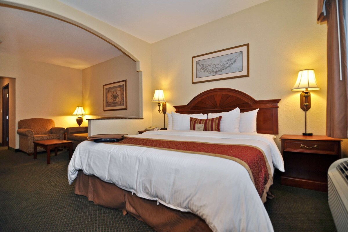 Pillow-top beds, desk, laptop workspace, blackout curtains