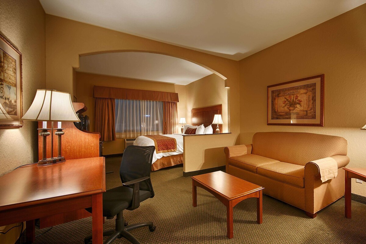 Pillow-top beds, desk, laptop workspace, blackout curtains