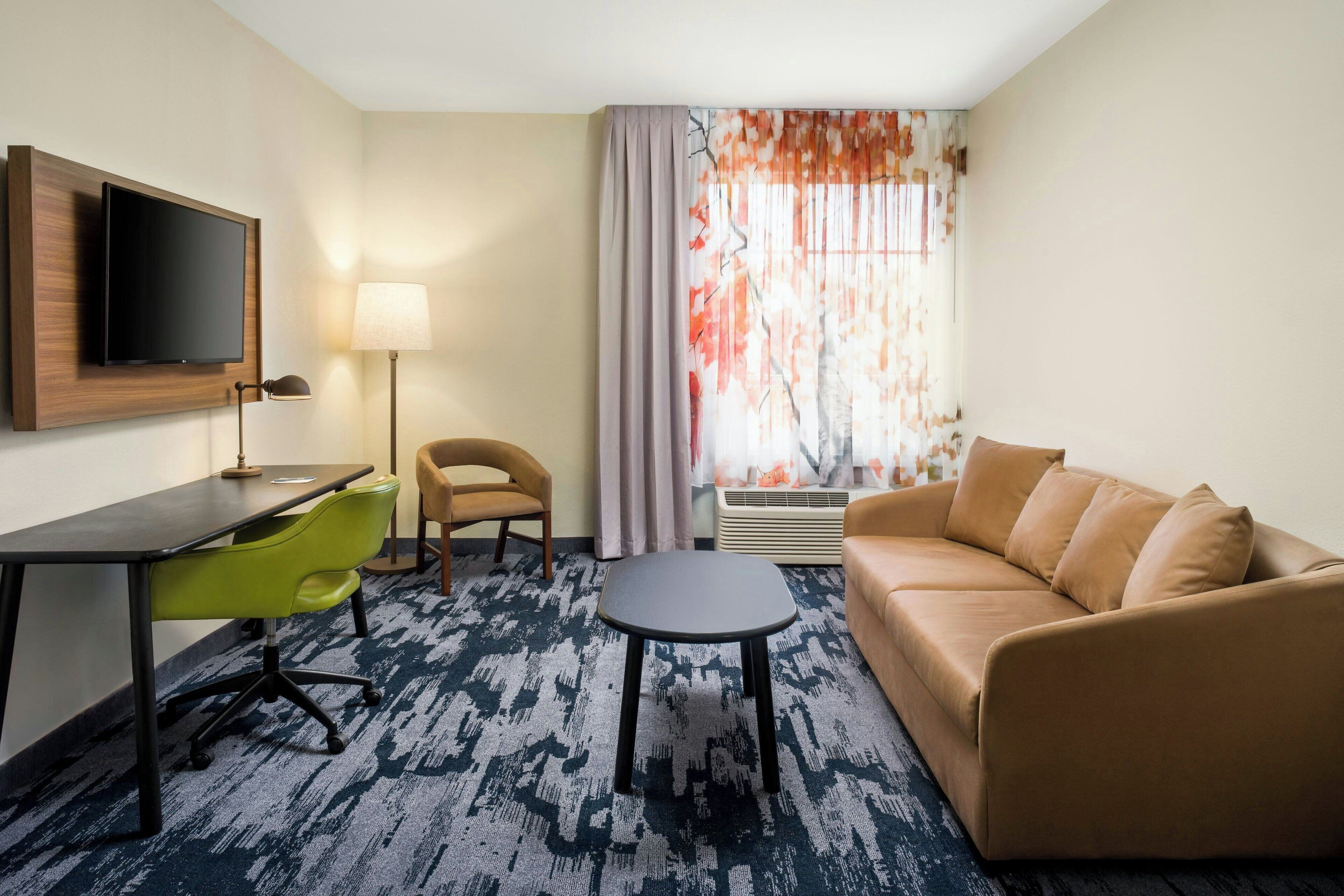 Deluxe Suite, 1 Bedroom | Living area | TV