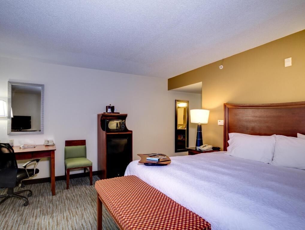 Premium bedding, in-room safe, desk, laptop workspace