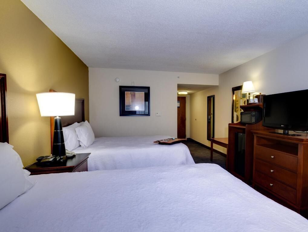 Premium bedding, in-room safe, desk, laptop workspace