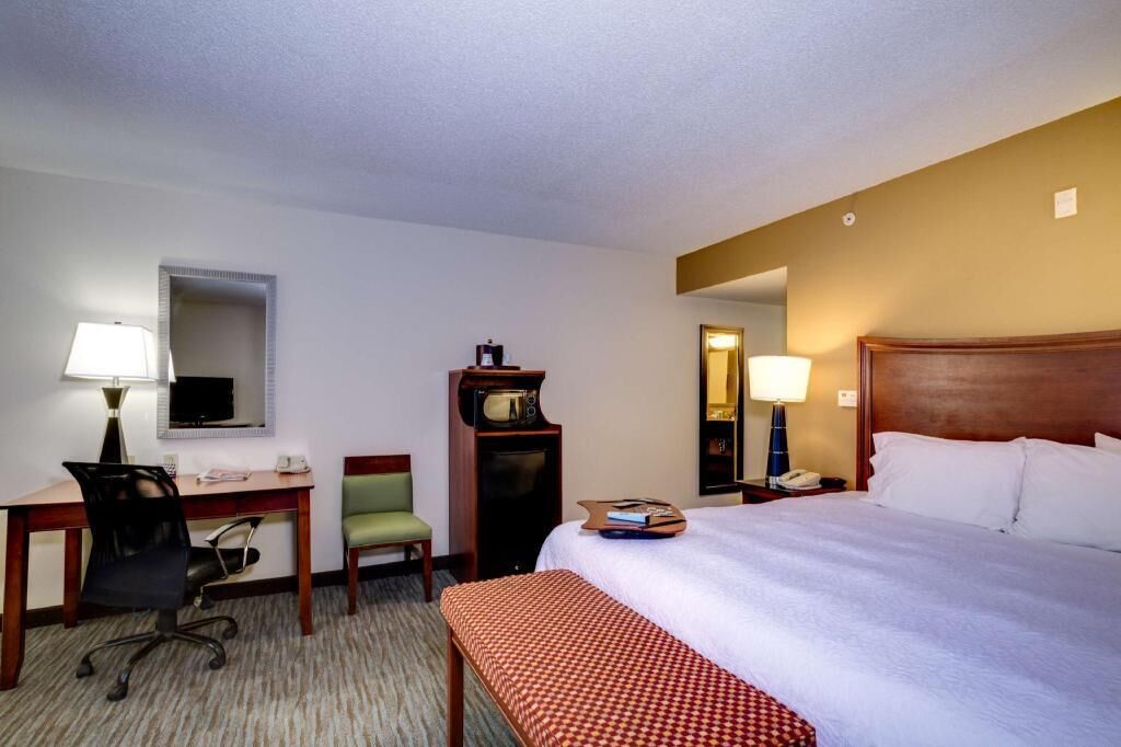 Premium bedding, in-room safe, desk, laptop workspace