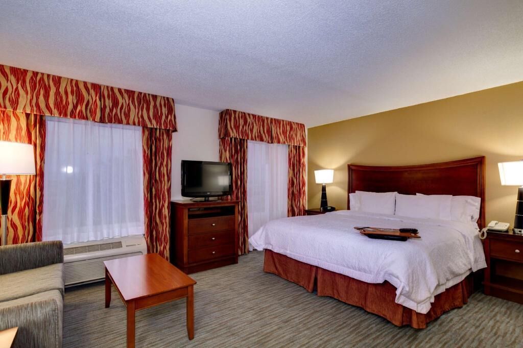 Premium bedding, in-room safe, desk, laptop workspace