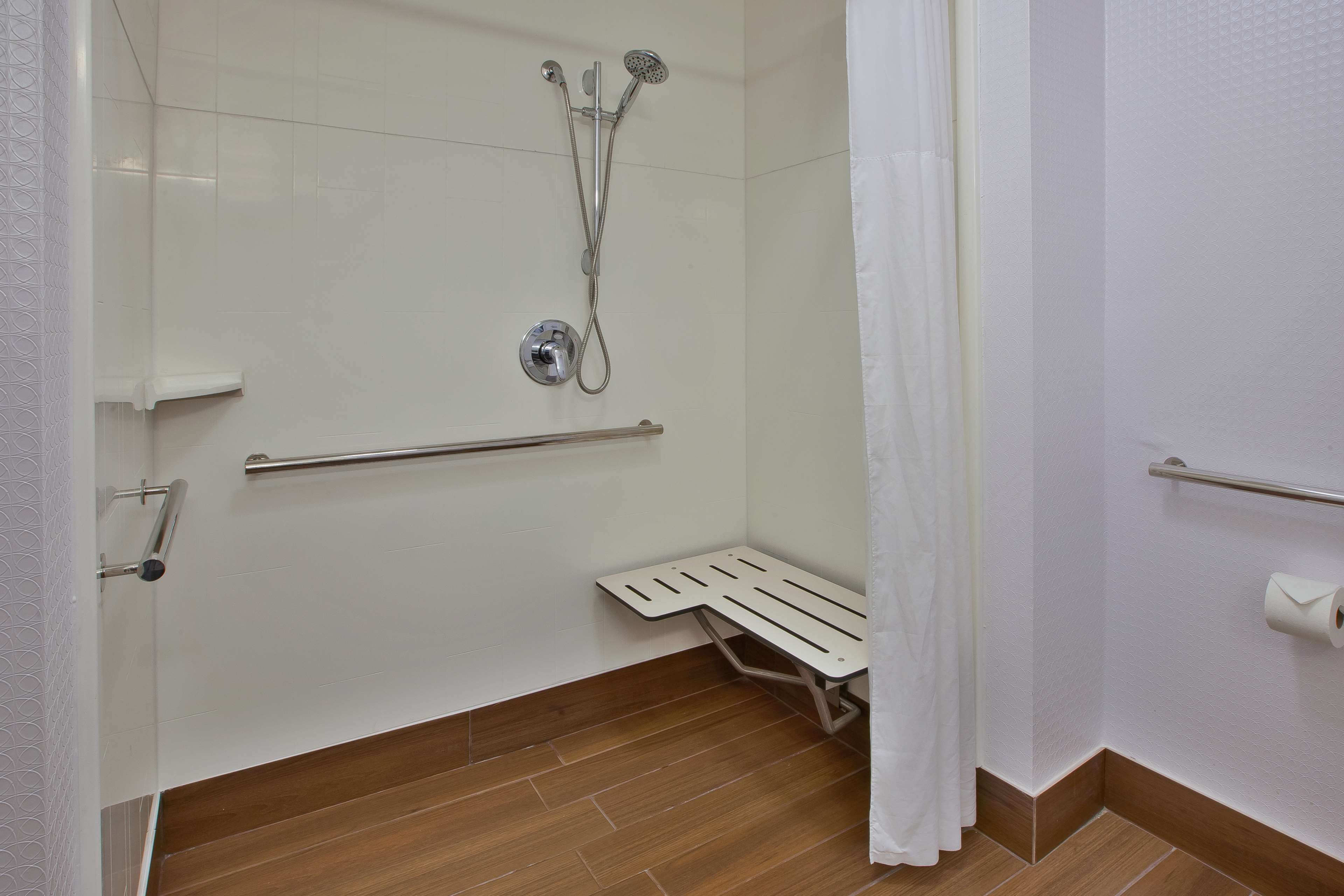 room, 1 king bed, accessible, non smoking | bathroom | combined shower/bathtub, designer toiletries, hair dryer, towels
