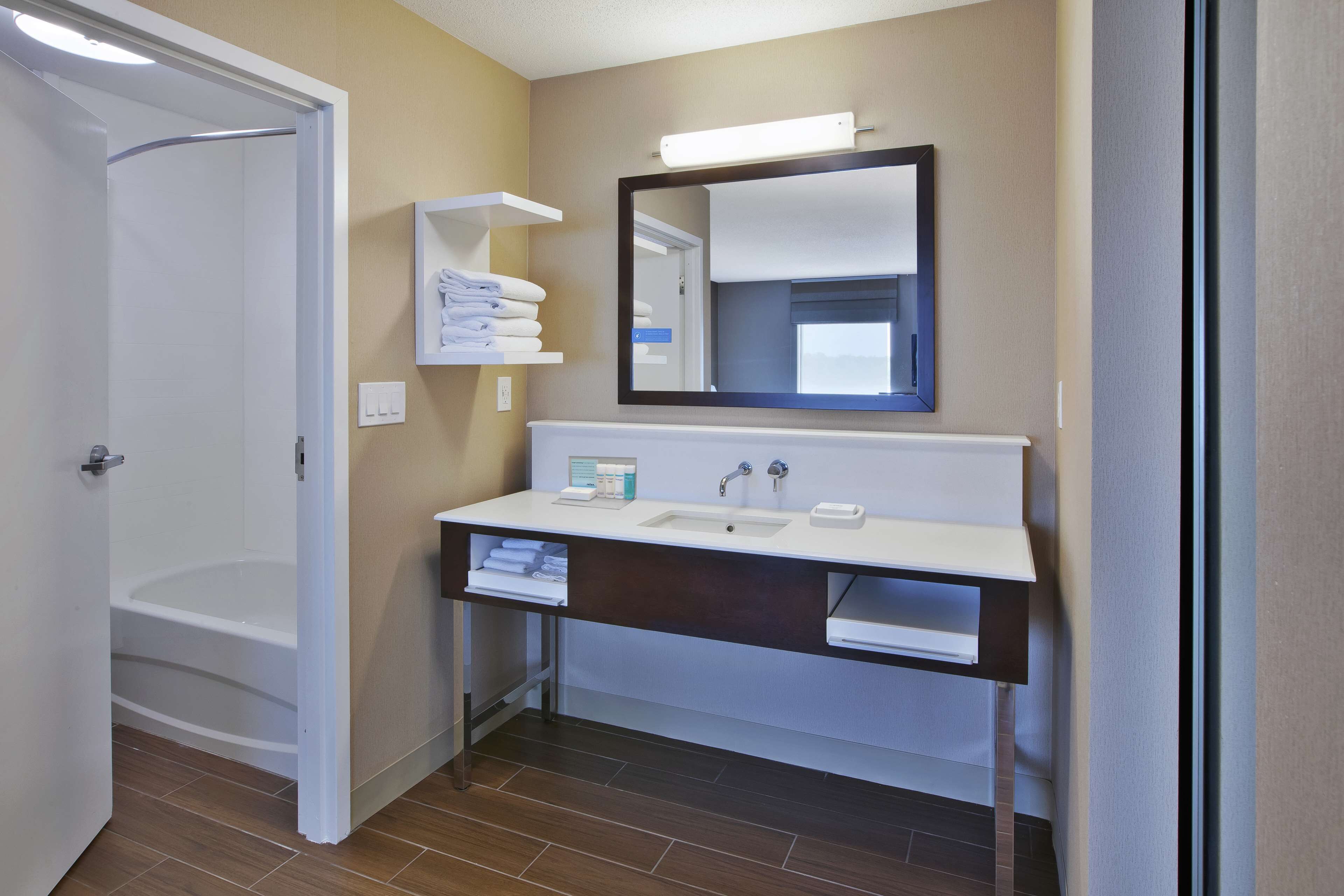 suite, two queen beds, non-smoking | bathroom | combined shower/bathtub, designer toiletries, hair dryer, towels
