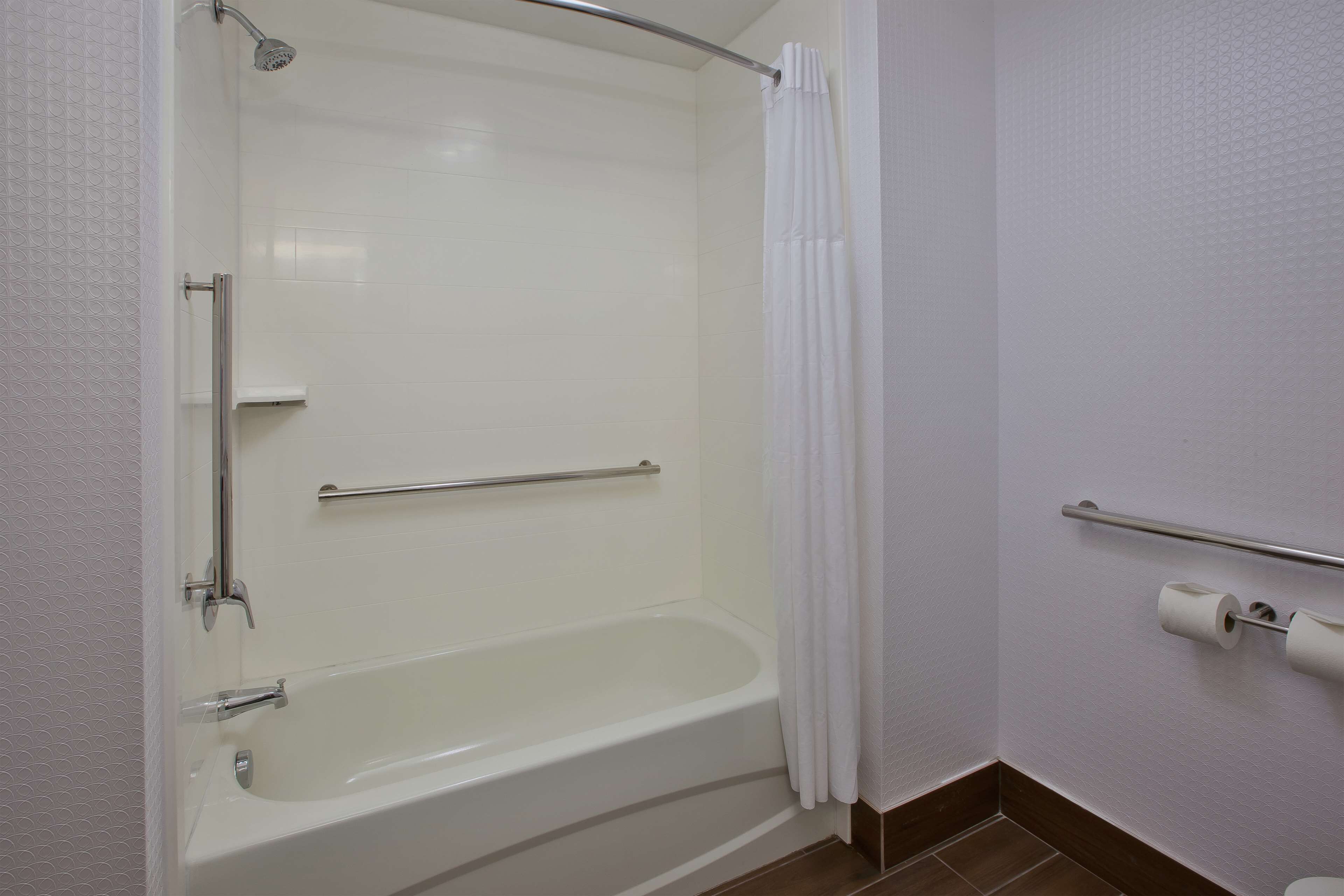 combined shower/bathtub, designer toiletries, hair dryer, towels