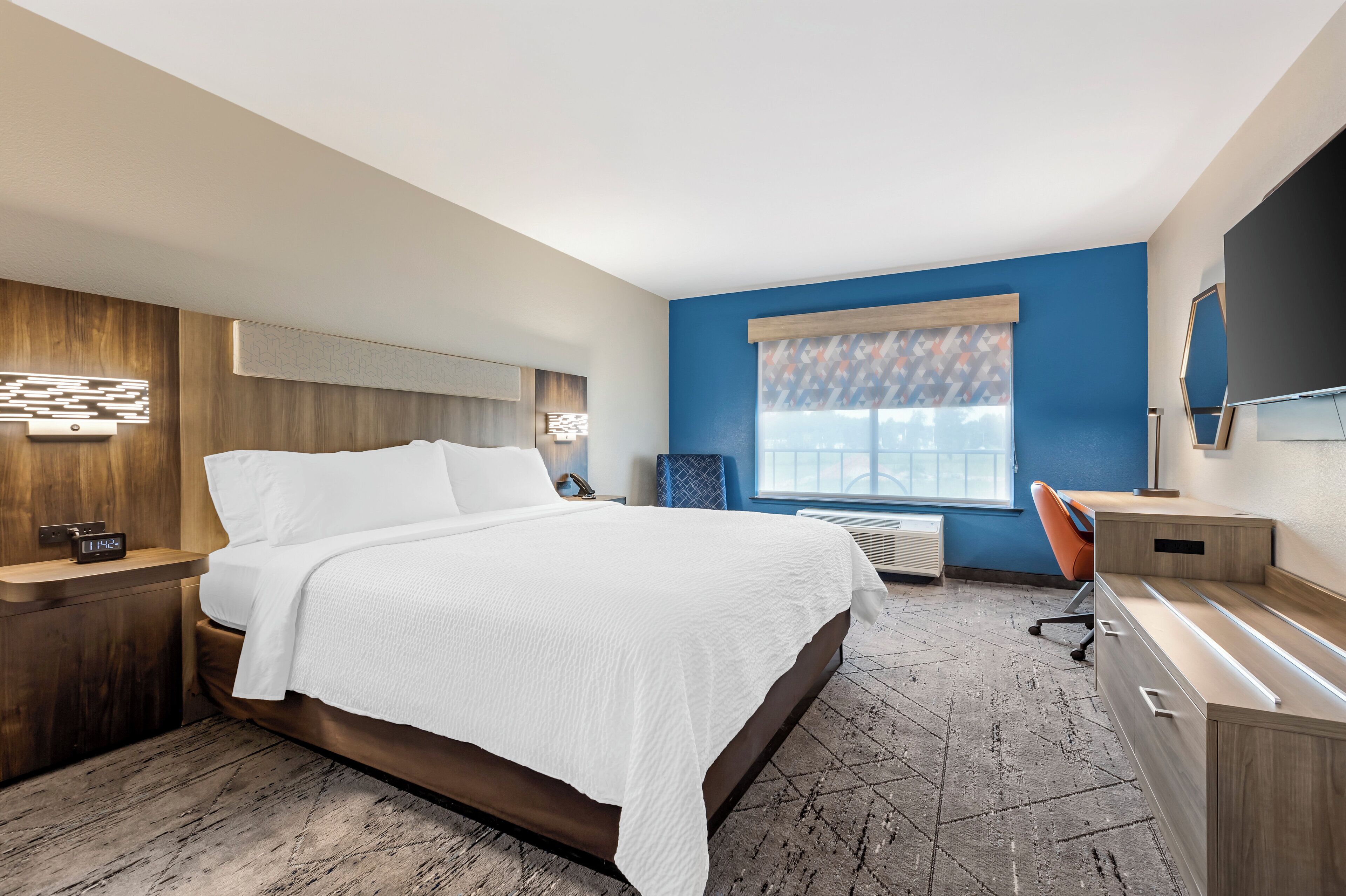 standard room, 1 king bed | desk, iron/ironing board, free wifi, bed sheets