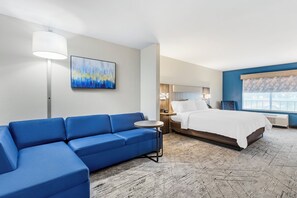 Desk, iron/ironing board, free WiFi, bed sheets - Holiday Inn Express Hotel & Suites Camden-I20 (Hwy 521) by IHG (Camden)