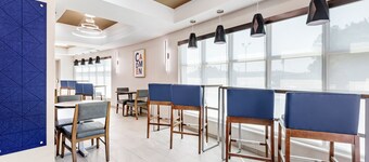 Holiday Inn Express Hotel & Suites Camden-I20 (Hwy 521) by IHG