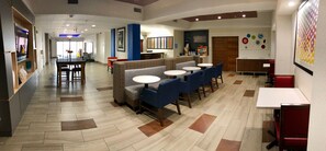 Free daily full breakfast - Holiday Inn Express Hotel & Suites Decatur by IHG (Decatur)