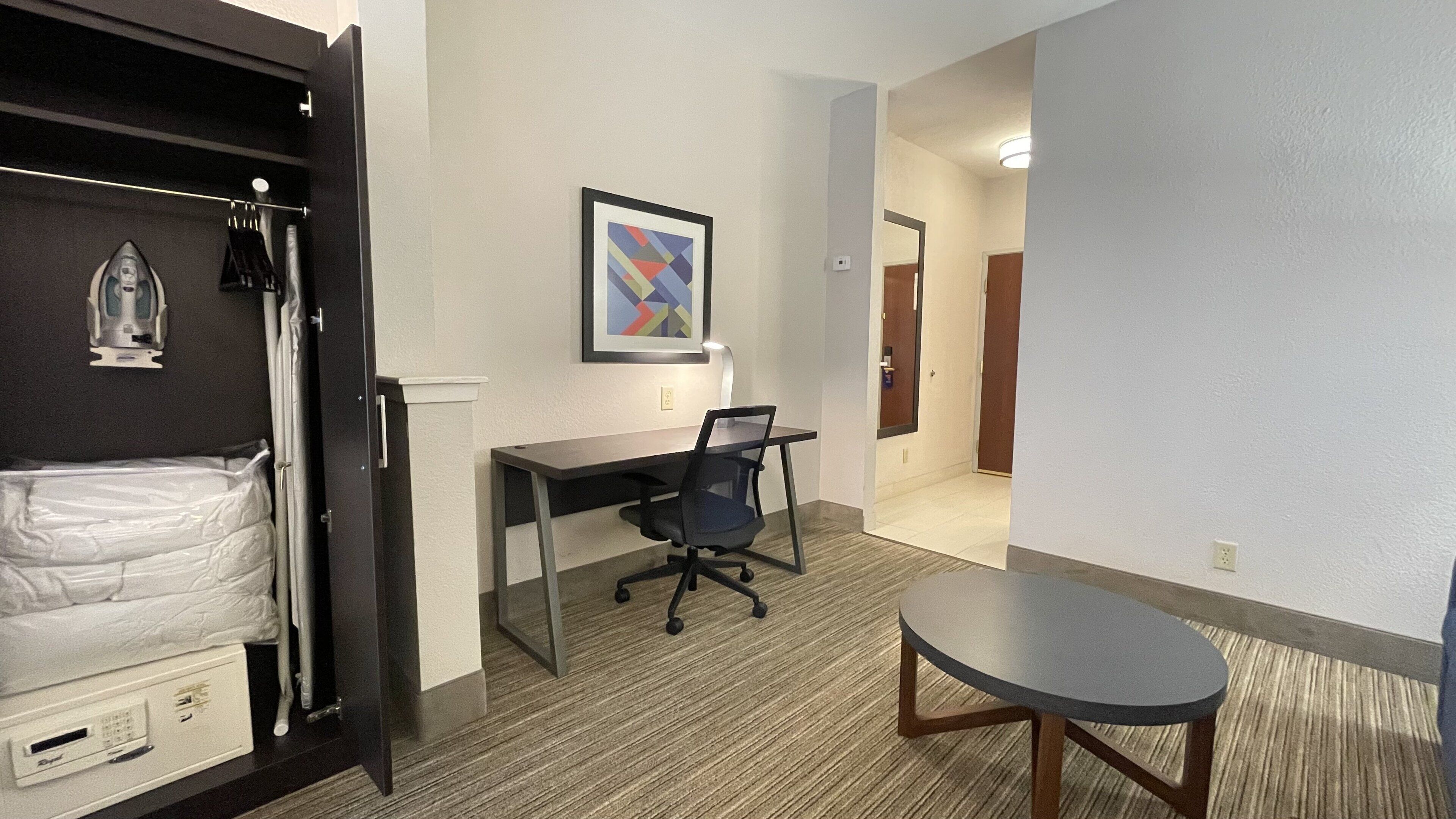 suite, 1 king bed | 1 bedroom, in-room safe, desk, soundproofing