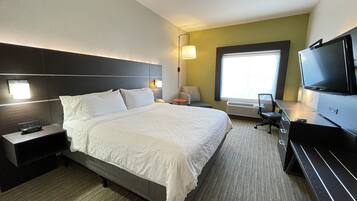 Standard Room, 1 King Bed | In-room safe, desk, soundproofing, iron/ironing board