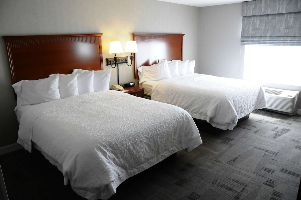 Iron/ironing board, free WiFi, bed sheets, alarm clocks