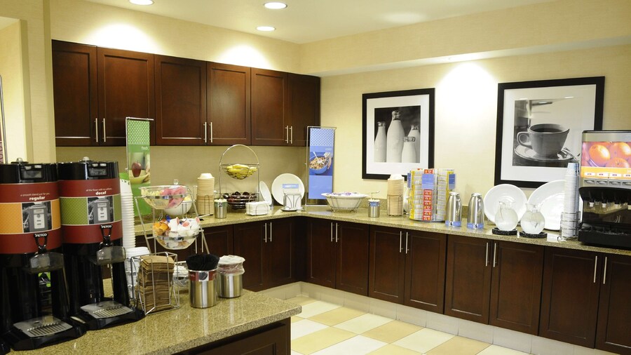 ハンプトン イン & スイーツ レディング