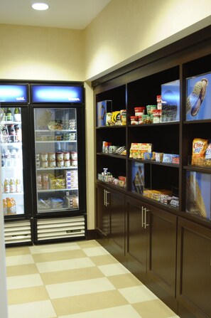 Snack bar - Hampton Inn & Suites Redding (Redding)