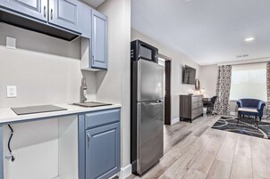 Refrigerador, microondas, cafetera/tetera