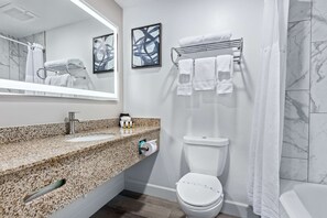 Articles de toilette de luxe, sèche-cheveux, serviettes fournies, savon