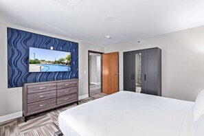 Premium bedding, in-room safe, desk, laptop workspace