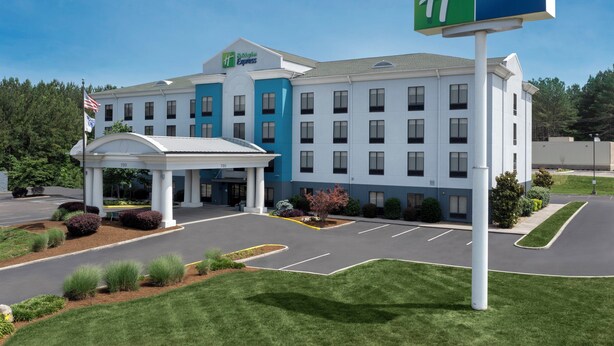 A Holiday Inn Express hotel with a large parking lot and a covered entrance. - Holiday Inn Express Knoxville-Strawberry Plains by IHG (Knoxville)