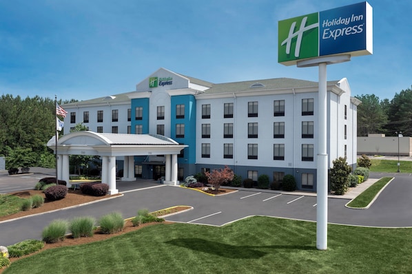 A Holiday Inn Express hotel with a large parking lot and a covered entrance.